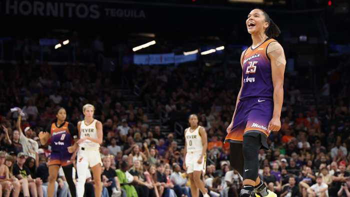WNBA: Thomas has third straight triple-double in Mercury's win