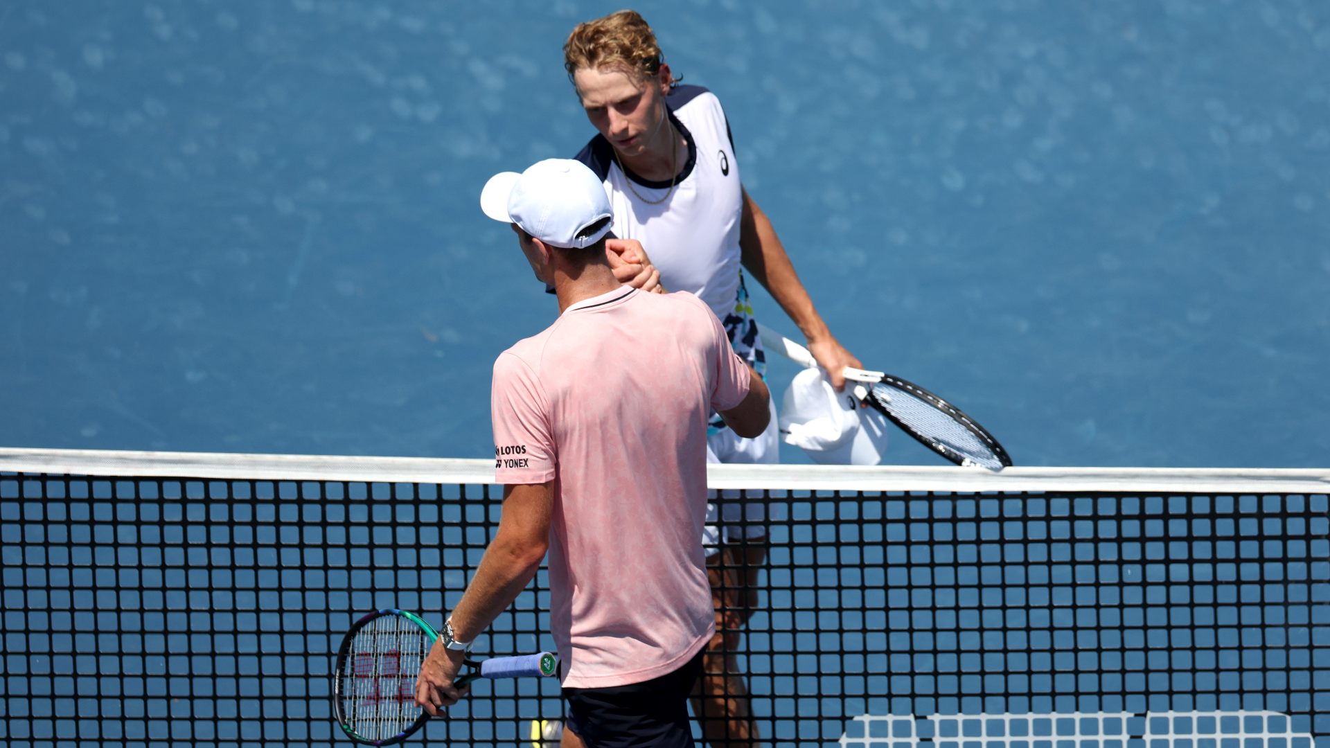 Emil Ruusuvuori shakes hands with Hubert Hurkacz after winning in straight sets