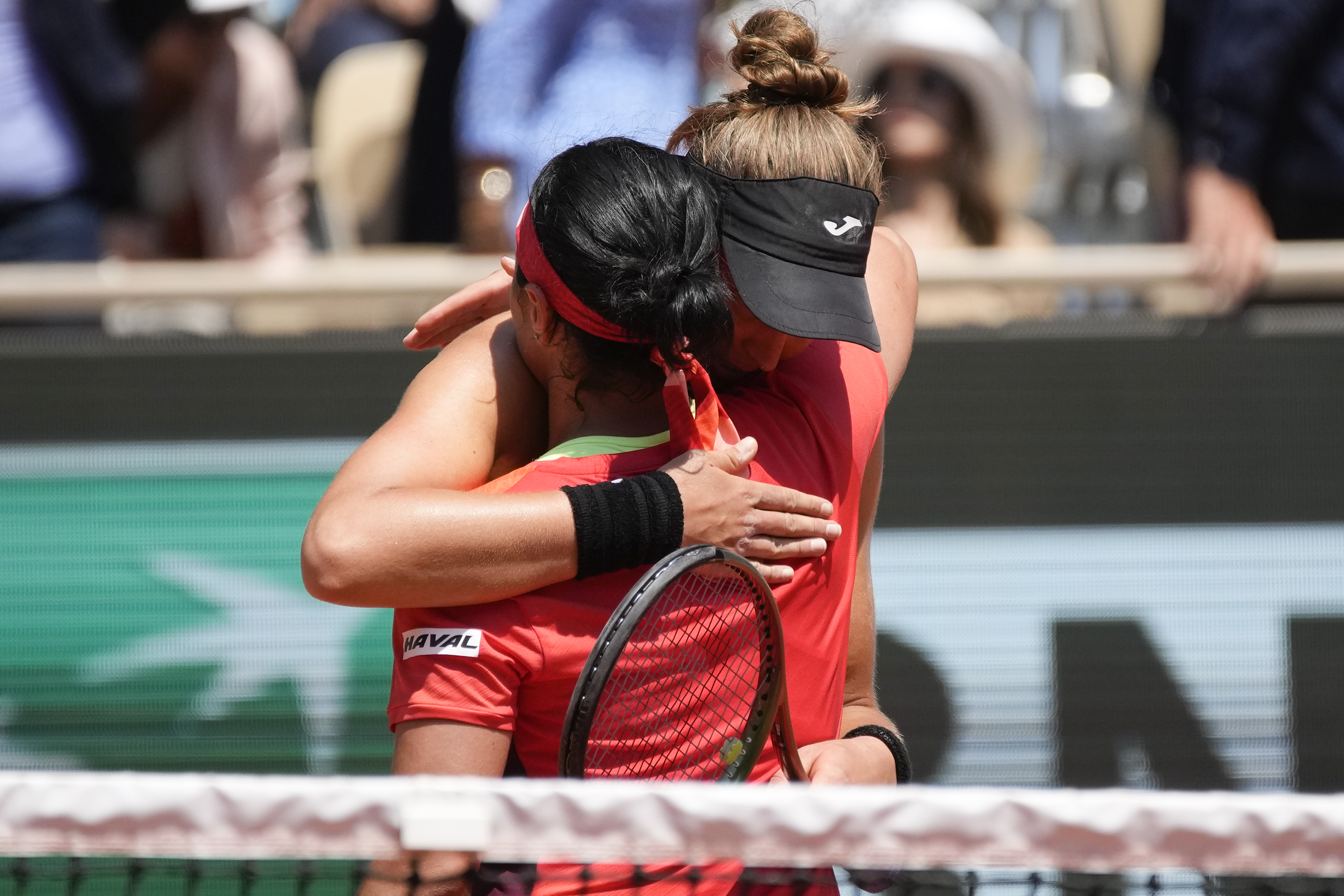 Beatriz Haddad Maia and Ons Jabeur embrace