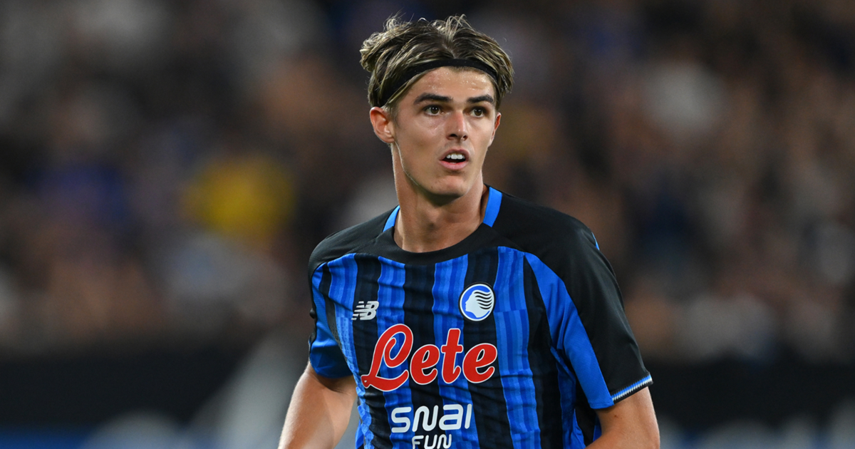 Charles De Ketelaere in action for Atalanta