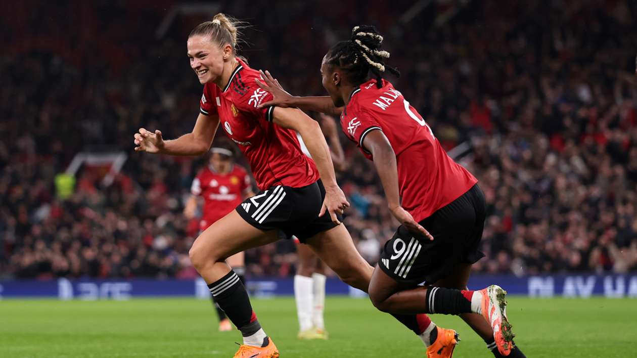 Manchester United 2-1 Paris Saint-Germain: Rolfo header keeps hosts perfect