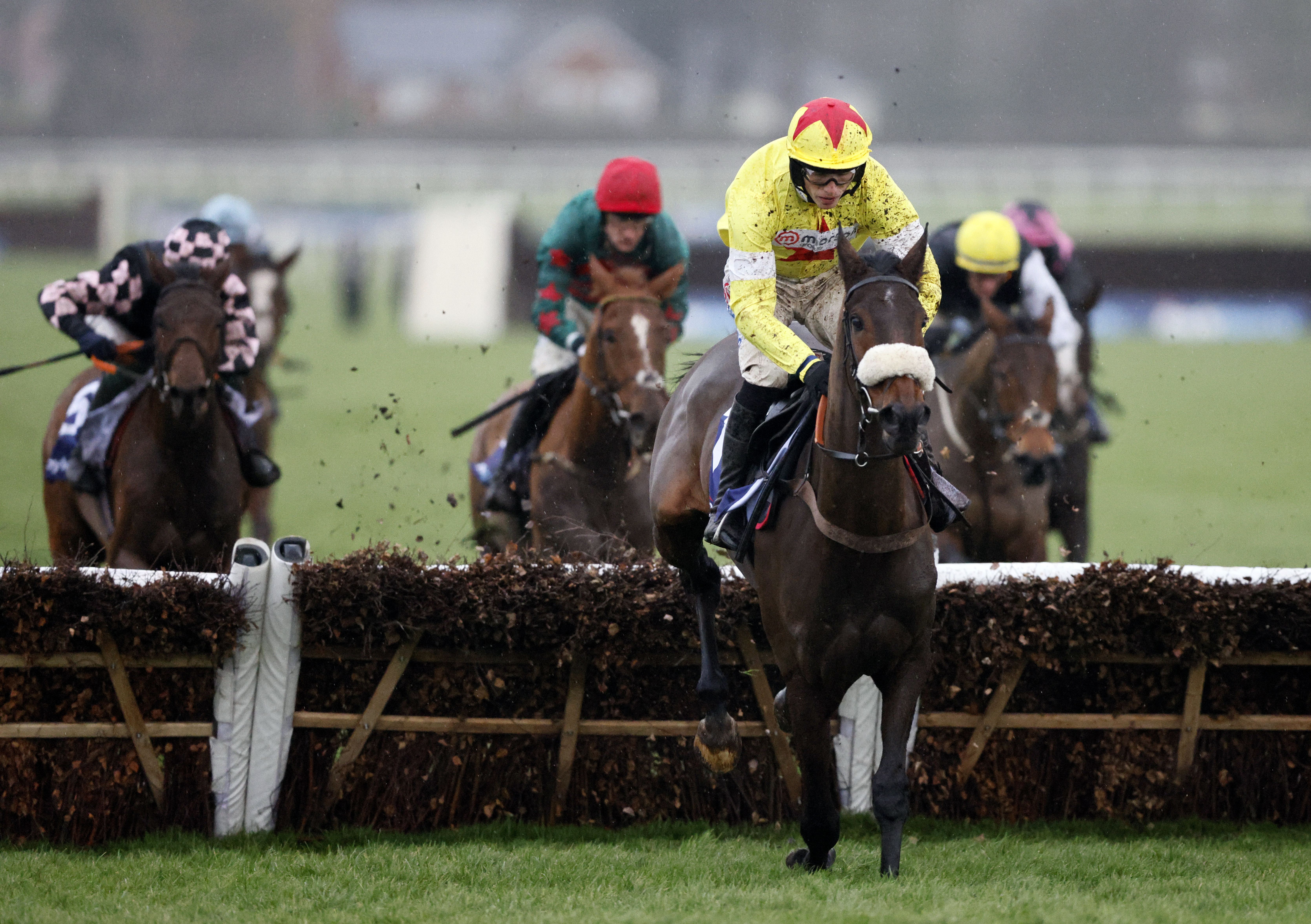 Sonigino winning at Aintree