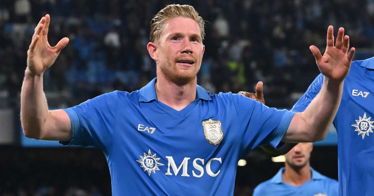 Kevin De Bruyne celebrates scoring for Napoli