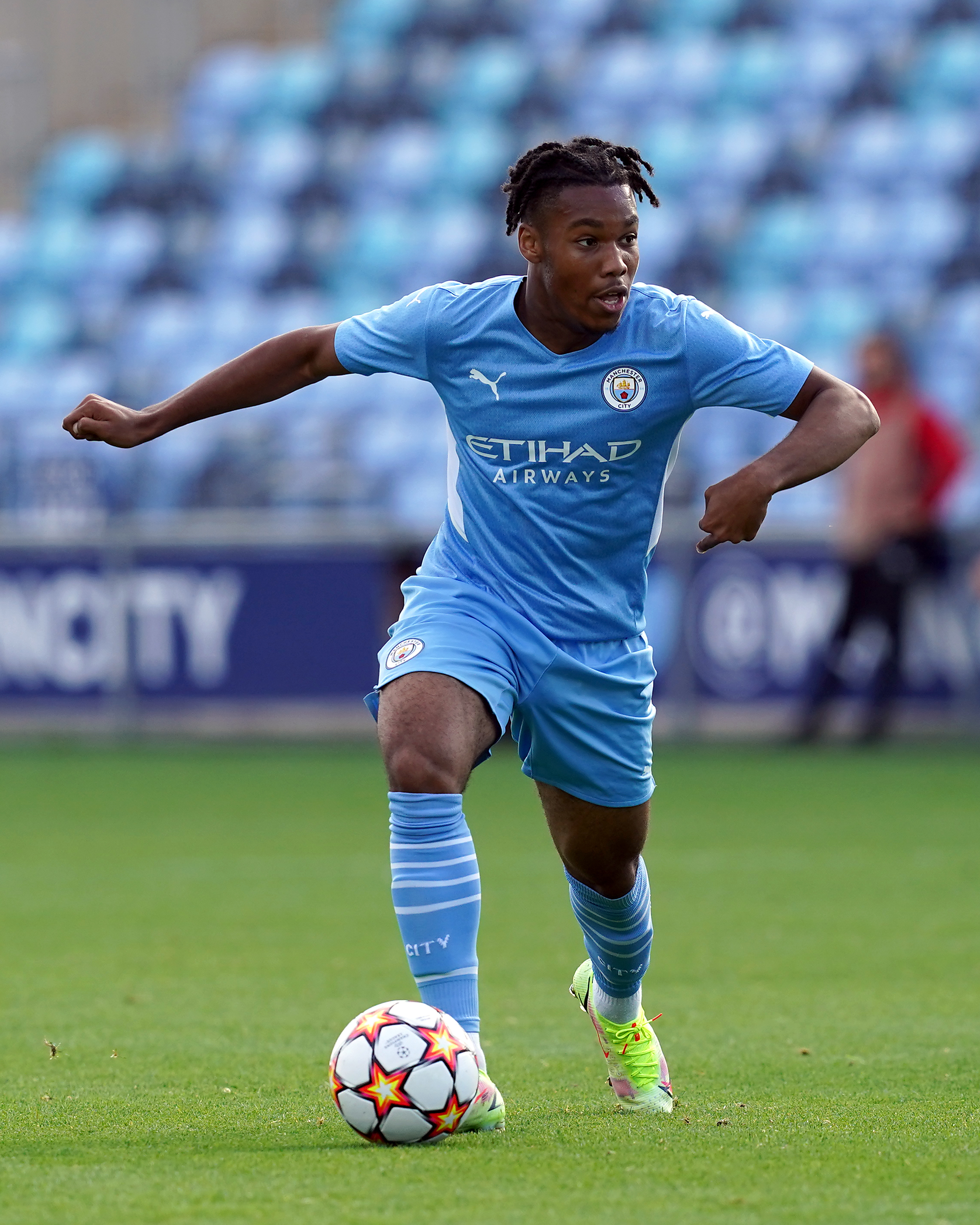 Micah Hamilton: From Man City ball boy to star debutant in Red