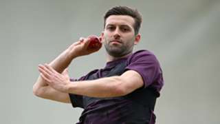 Wood retires from England duty due to knee injury