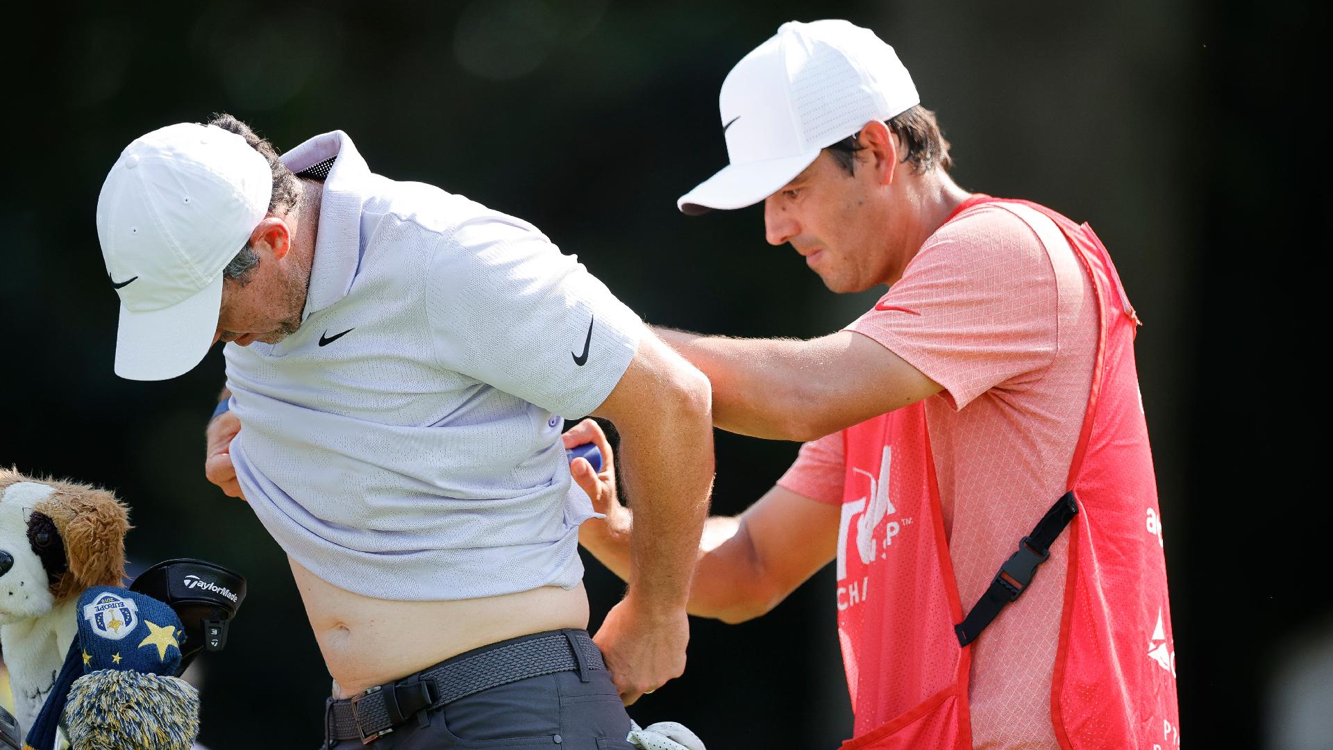 Rory Mcilroy Three Behind Lead Despite Muscle Spasms Leading Into Tournament Livescore