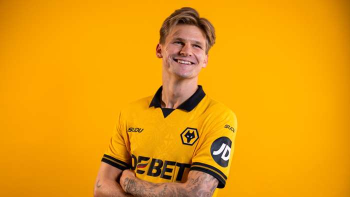 Wolves bolster defence with Wolfe signing