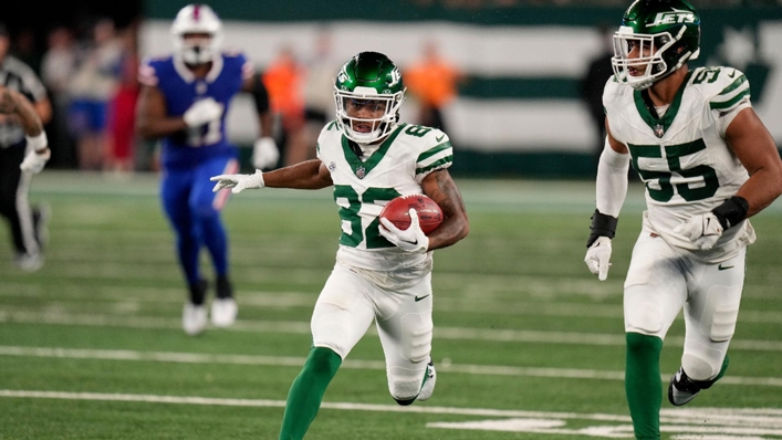 New York Jets wide receiver Xavier Gipson returns a punt for a touchdown