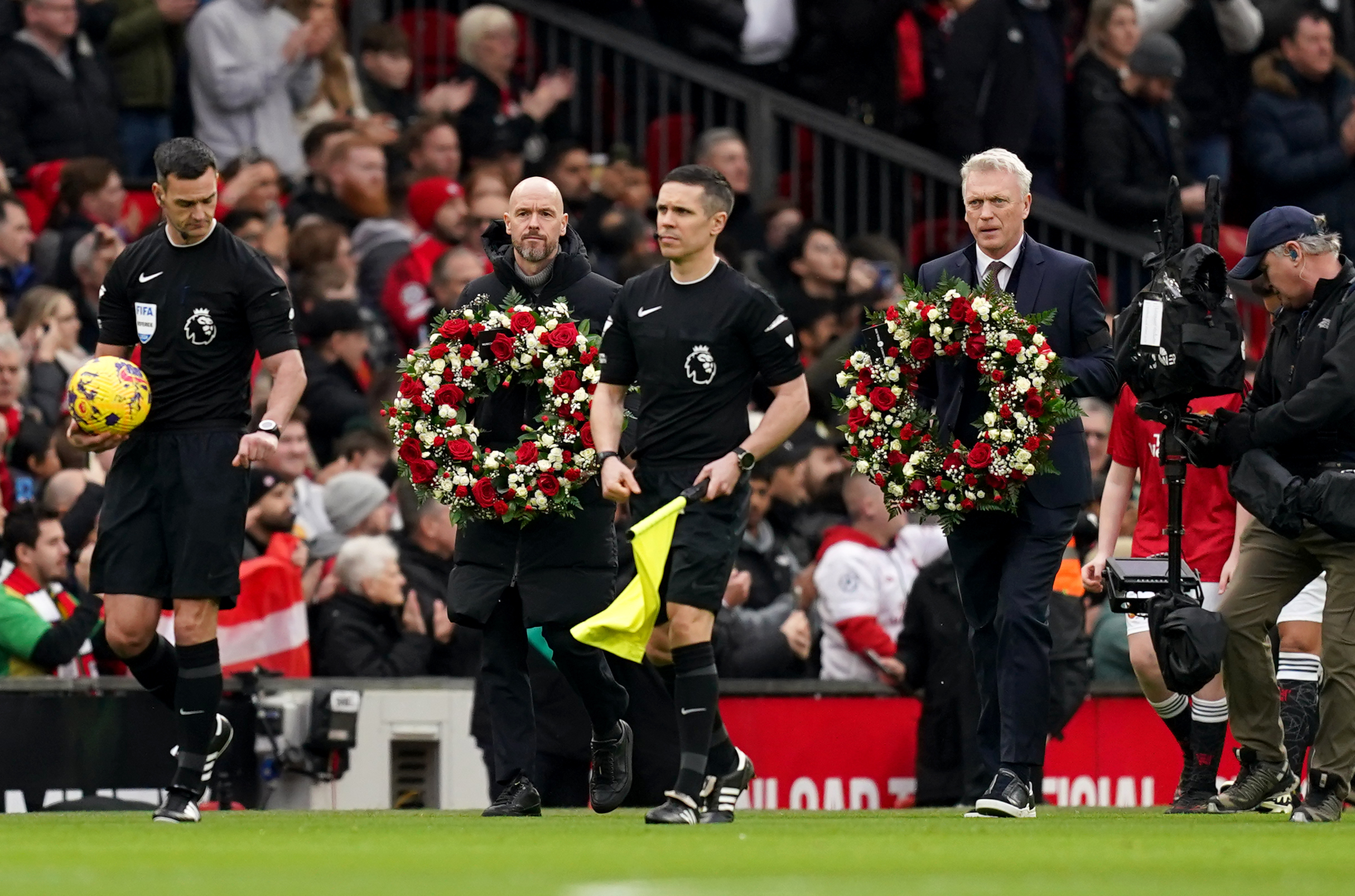 Erik ten Hag (left) and David Moyes marked the anniversary of the Munich air disaster