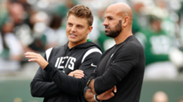 Zach Wilson and head coach Robert Saleh of the New York Jets talk during warmups before the game against the Cincinnati Bengals