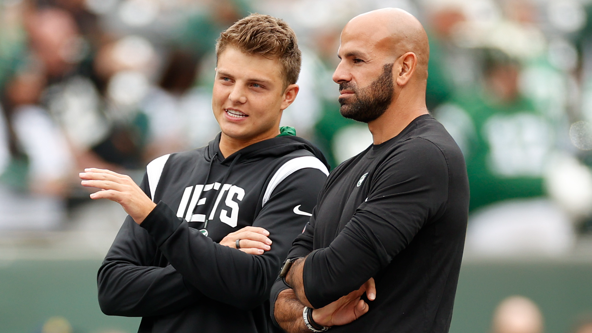 Zach Wilson and head coach Robert Saleh of the New York Jets talk during warmups before the game against the Cincinnati Bengals