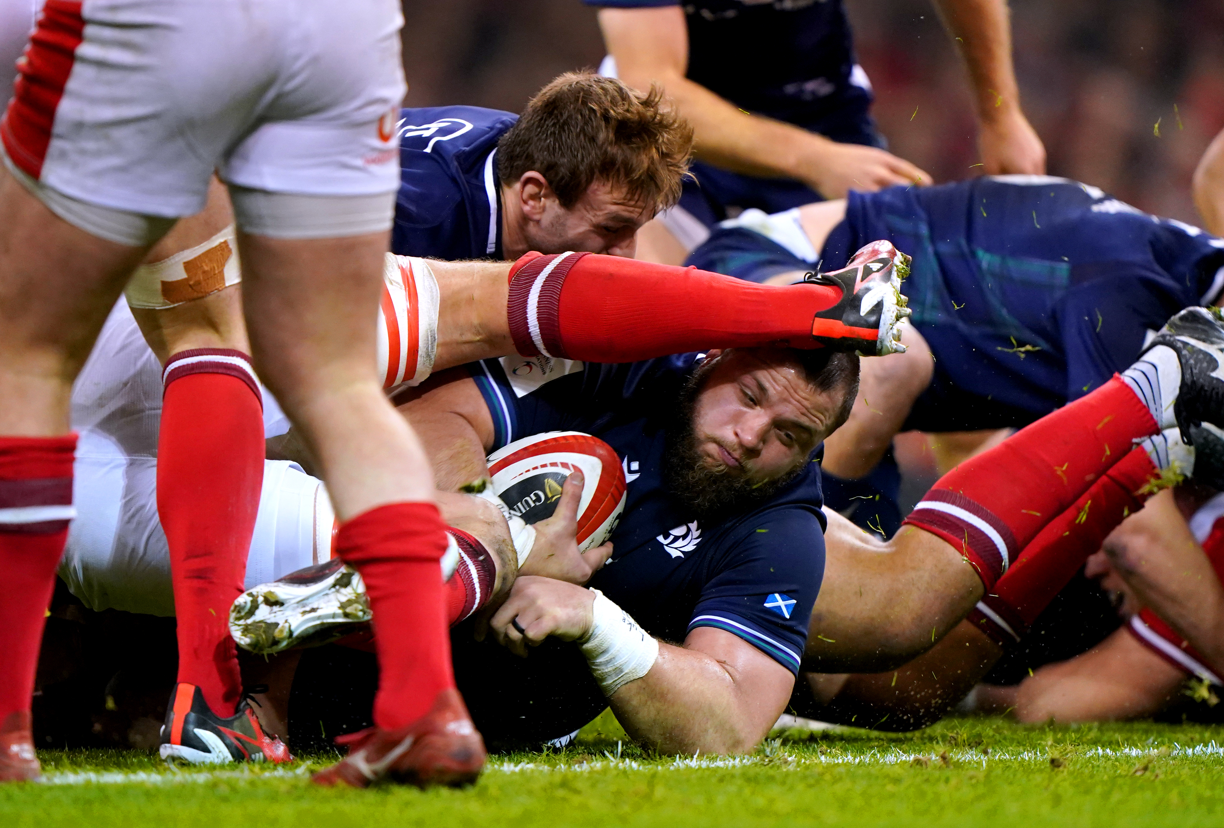 Pierre Schoeman, centre, scores for Scotland