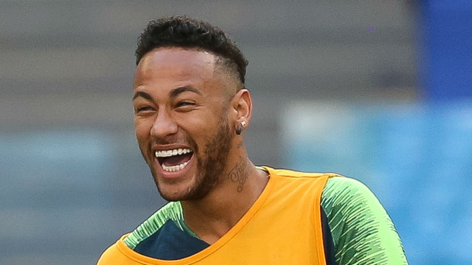 Neymar xuống tóc, sao Mexico chơi đầu vàng chất lừ cho trận quyết chiến Brazil - Ảnh 1.