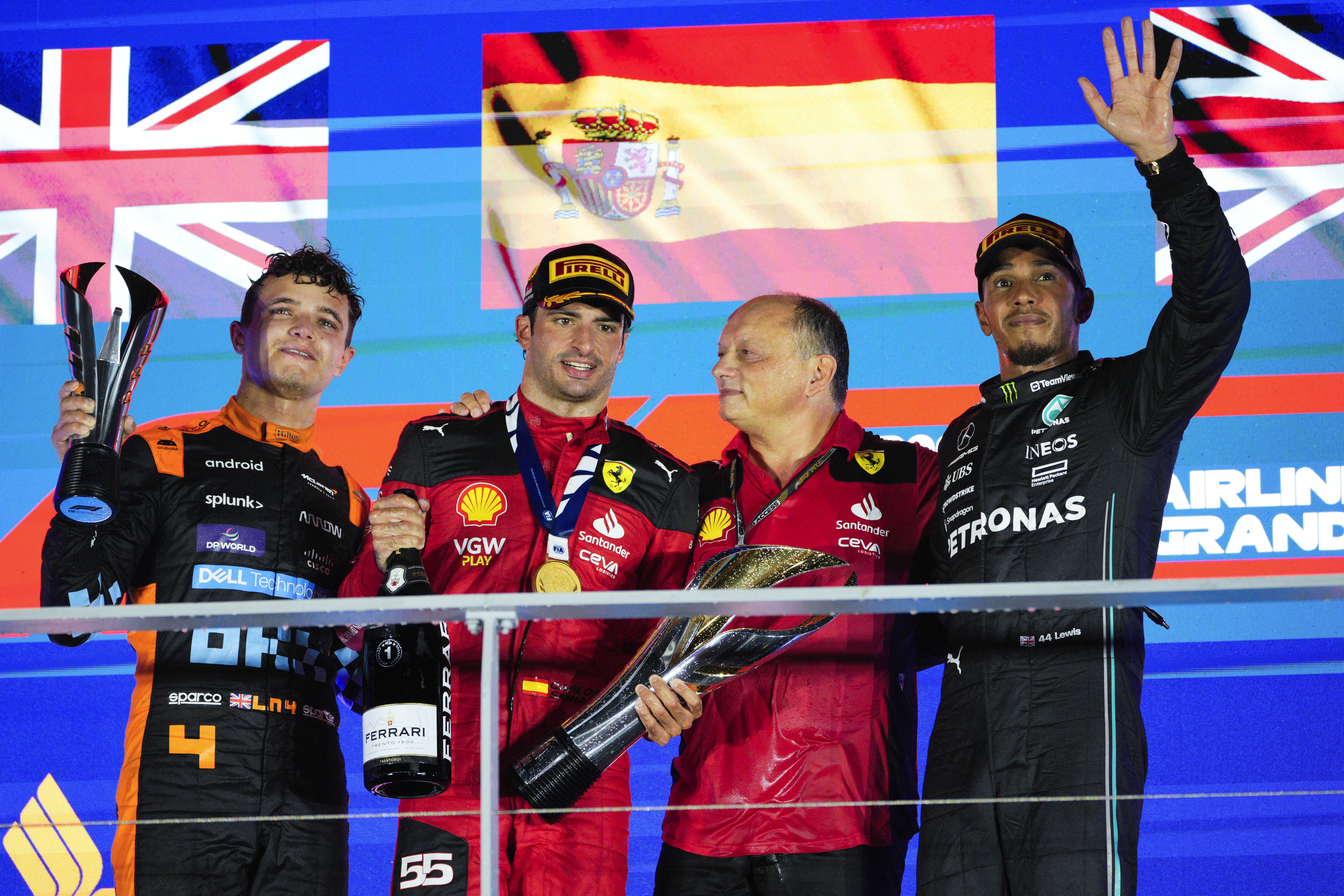 Singapoer Grand Prix Carlos Sainz stands with second-placed Lando Norris third-placed Lewis Hamilton (Vincent Thian/AP)