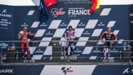 Enea Bastianini (c) won the French Grand Prix ahead of Jack Miller (l) and Aleix Espargaro (r)