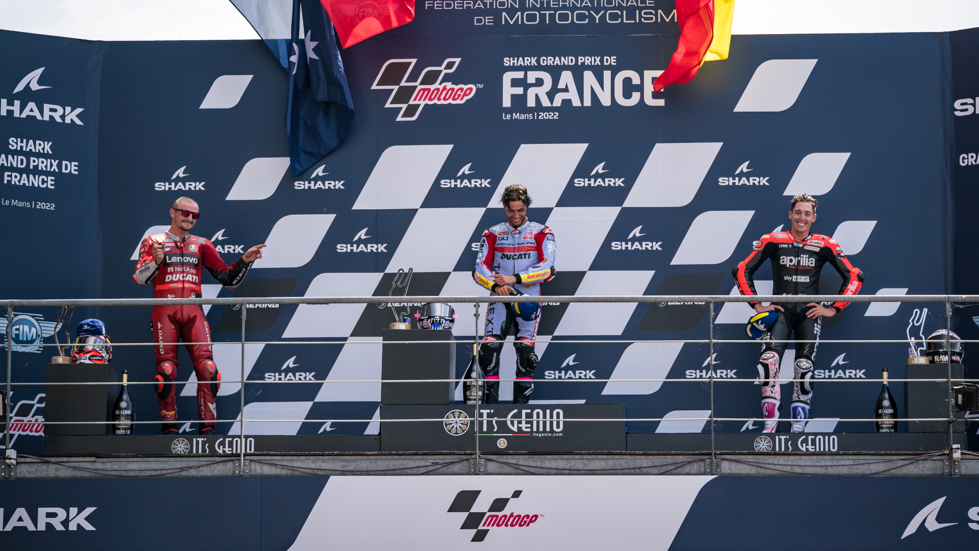 Enea Bastianini (c) won the French Grand Prix ahead of Jack Miller (l) and Aleix Espargaro (r)
