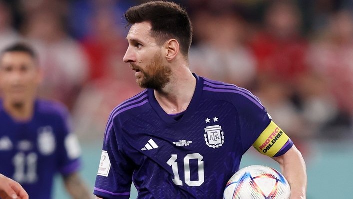 Canelo Alvarez has apologised to Lionel Messi