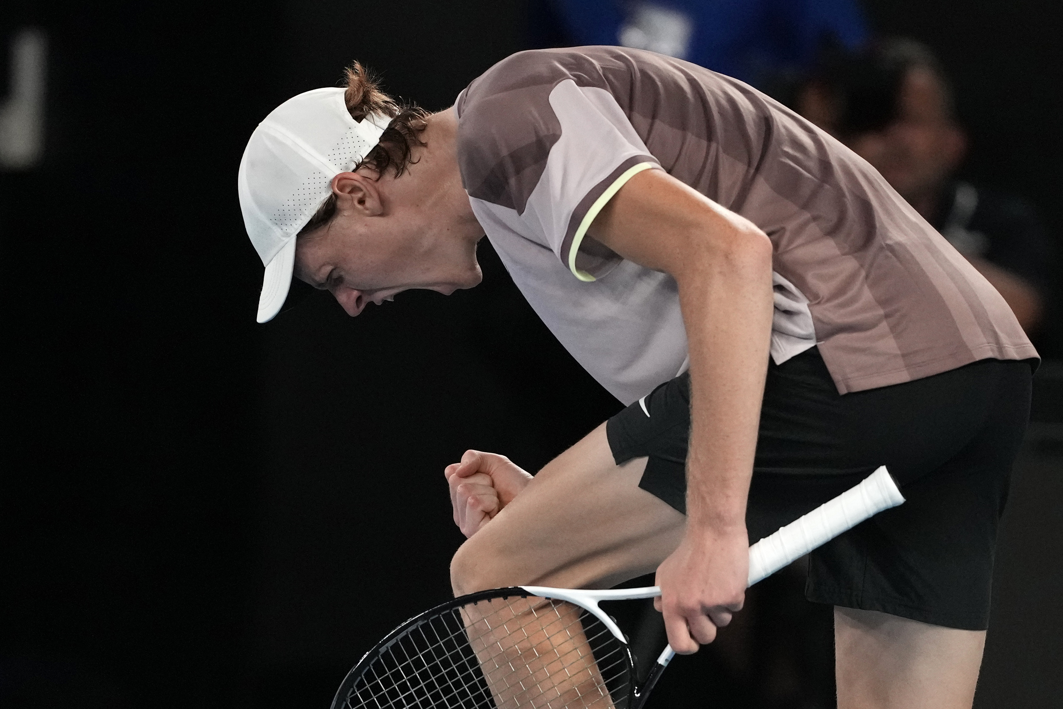 Jannik Sinner clenches his fist