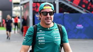 Alonso signs new Aston Martin deal through 2027
