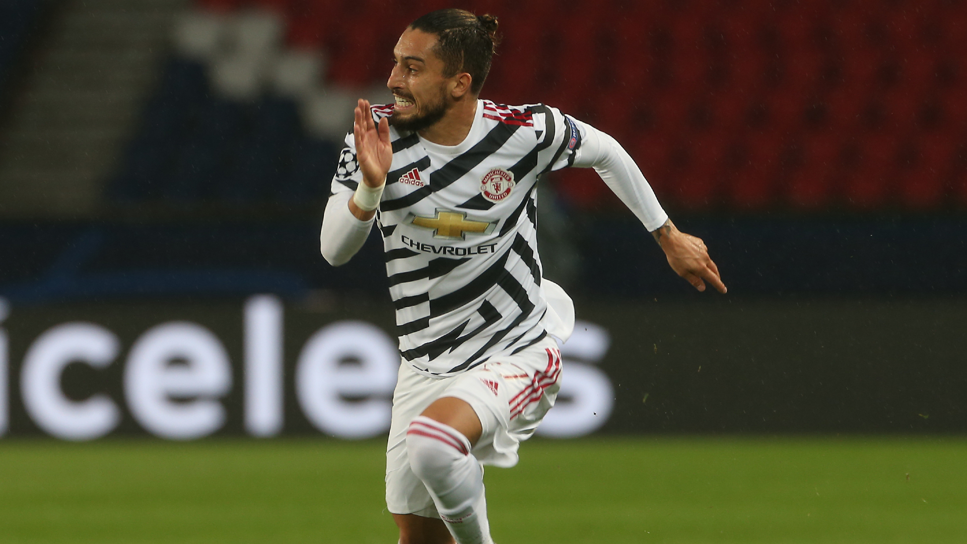 Man Utd left-back Telles tests positive for coronavirus