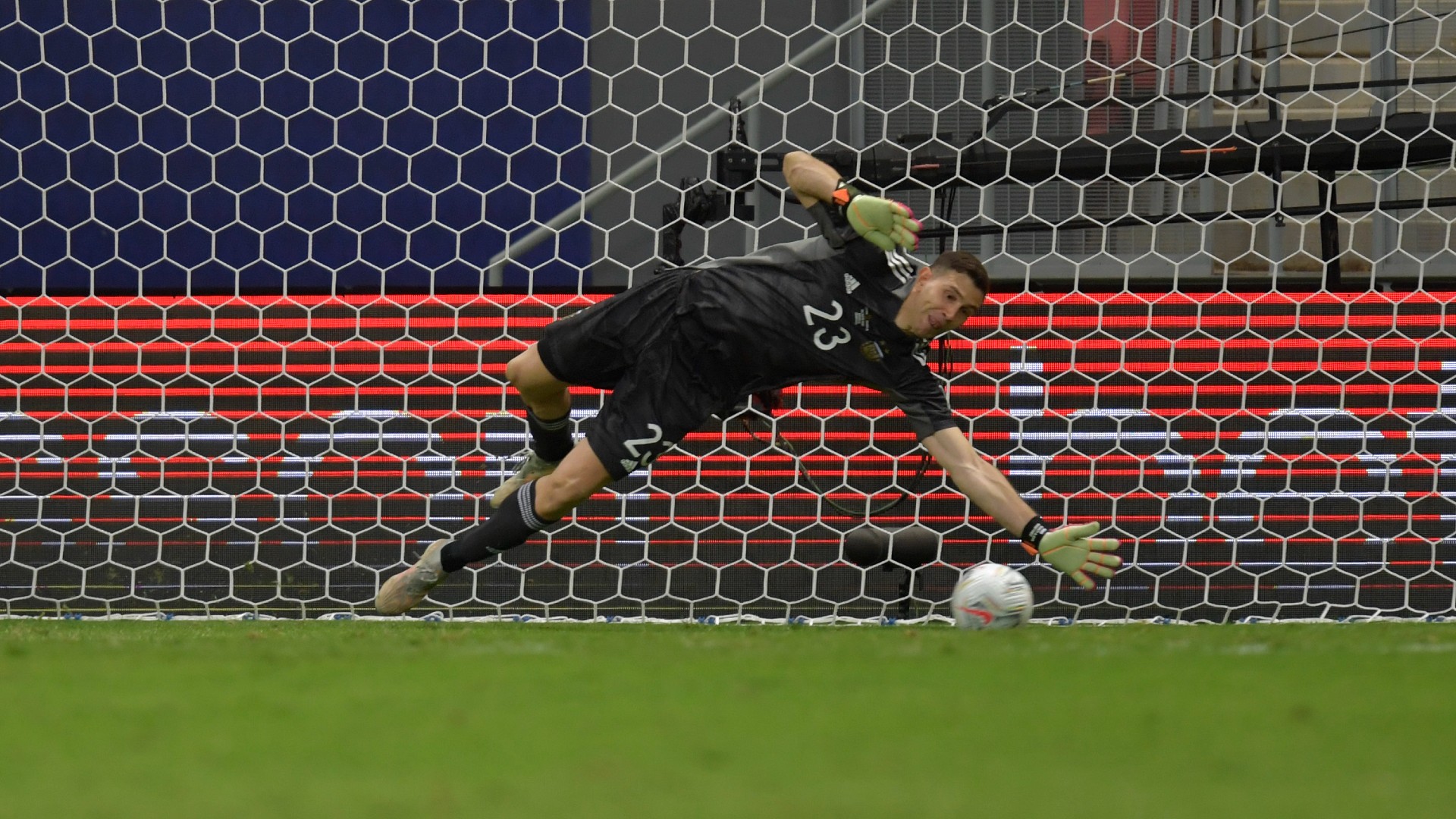 Argentina goalkeeper Emiliano Martinez