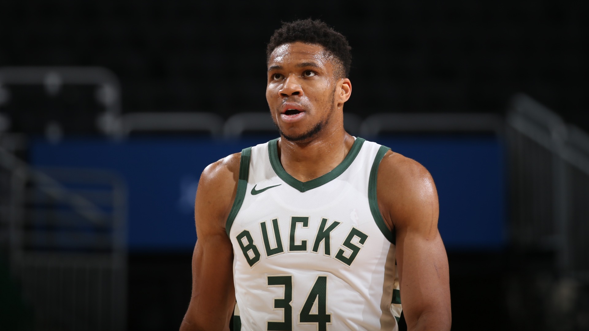 Bucks' Giannis sidelined with knee injury