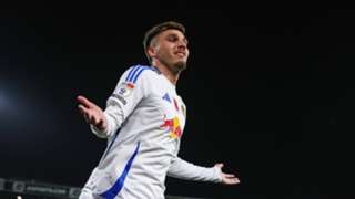 Leeds close gap on Championship leaders Sunderland