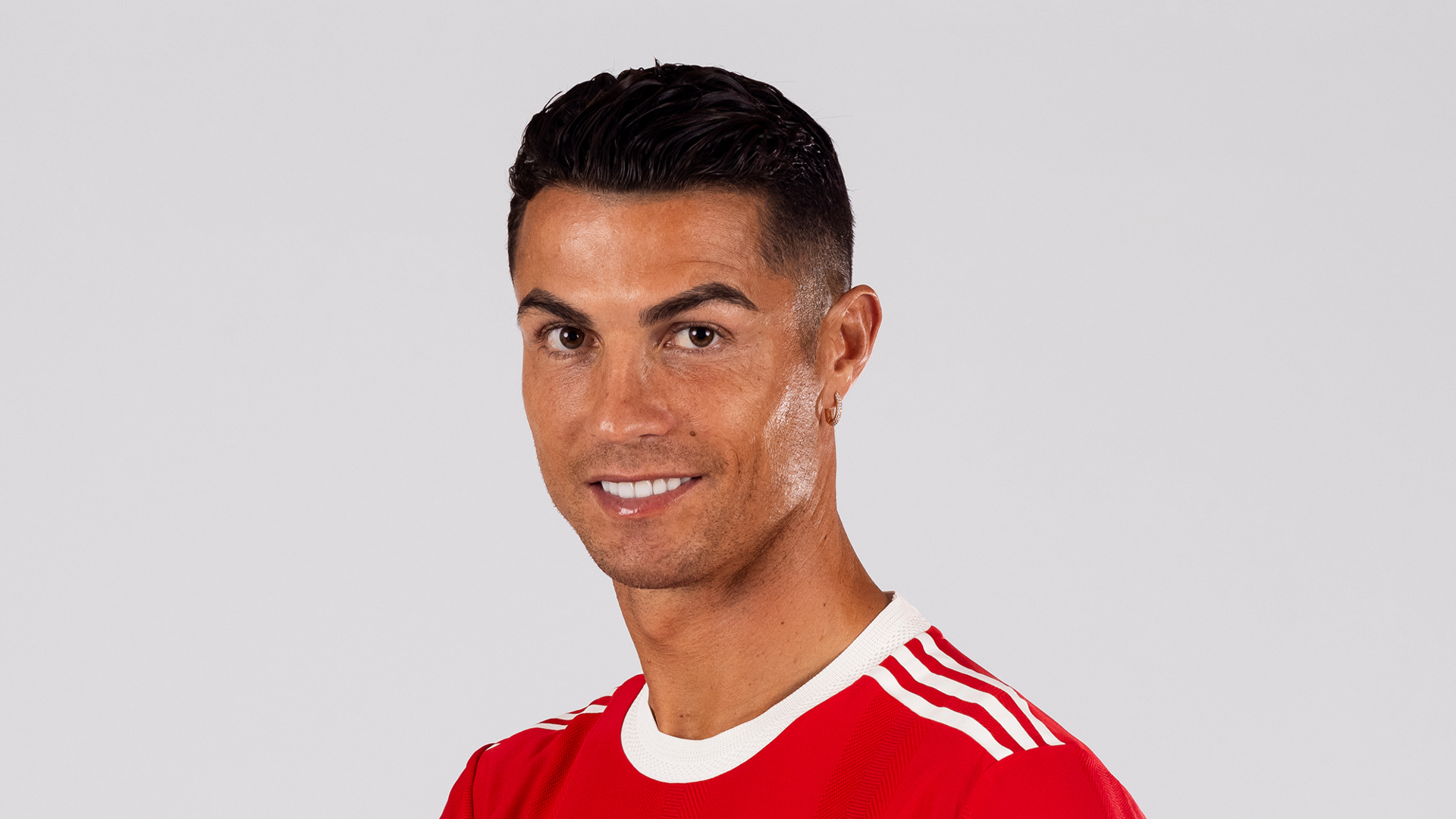 Ronaldo slots straight into Man Utd starting XI for second debut with Cavani absent