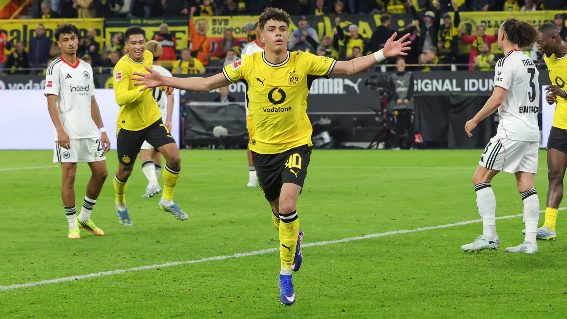 Dortmund teenager Inacio extends contract until 2029