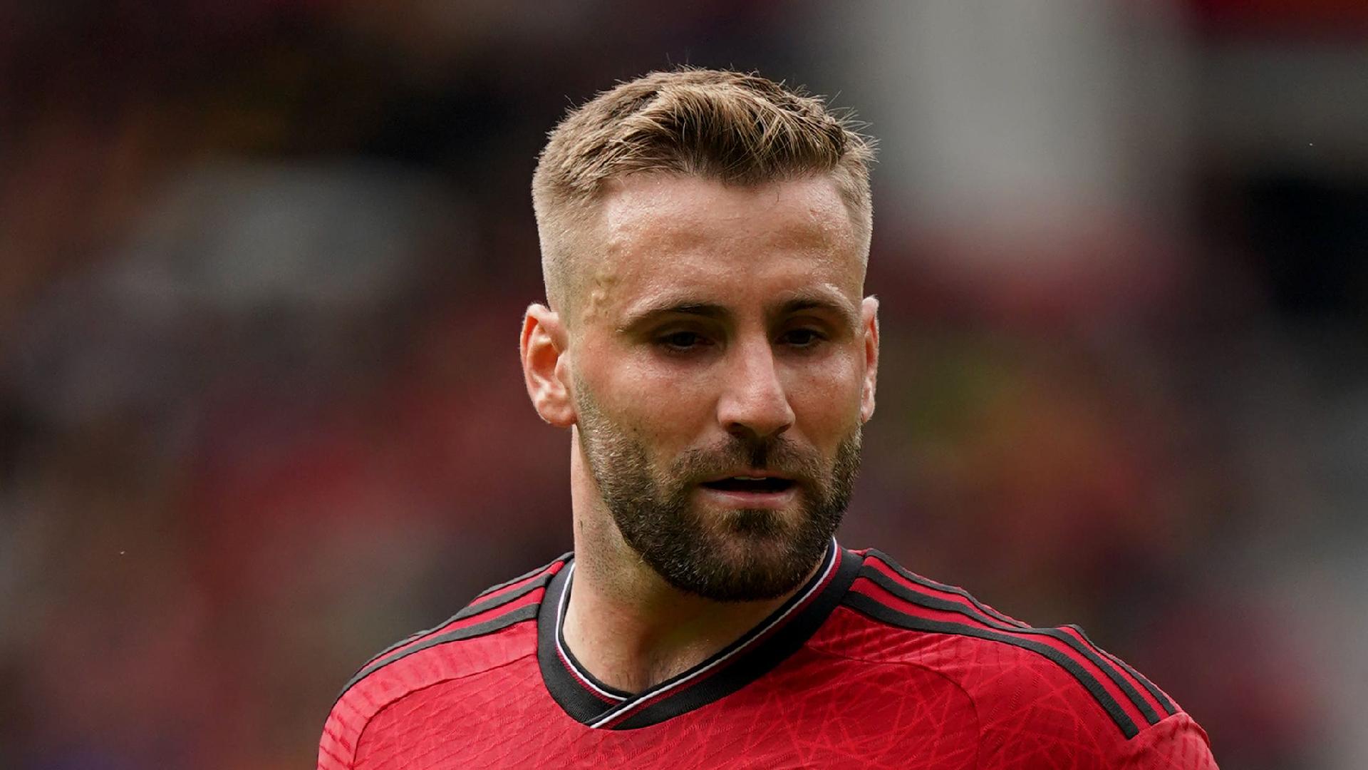 Man United left-back Shaw sidelined by muscle injury | LiveScore