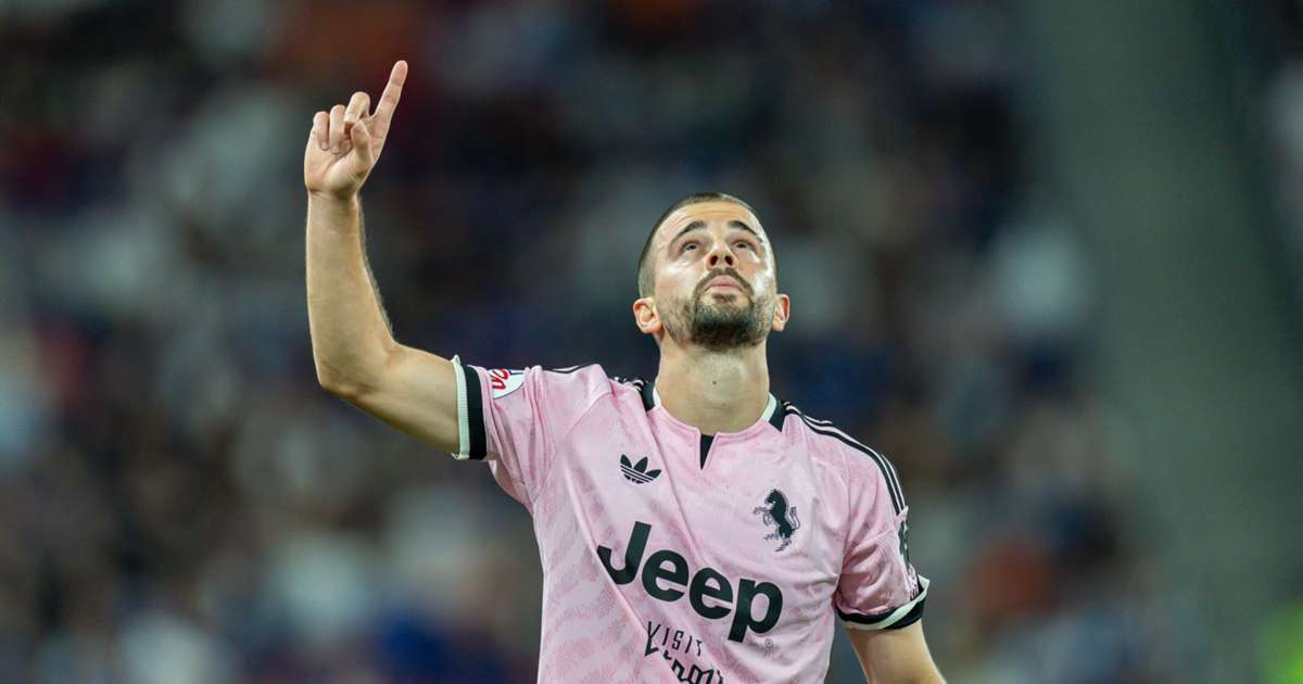 Zhegrova rocket sinks Chelsea in Hong Kong as Alonso reveals Palmer scare is 'not a big thing'
