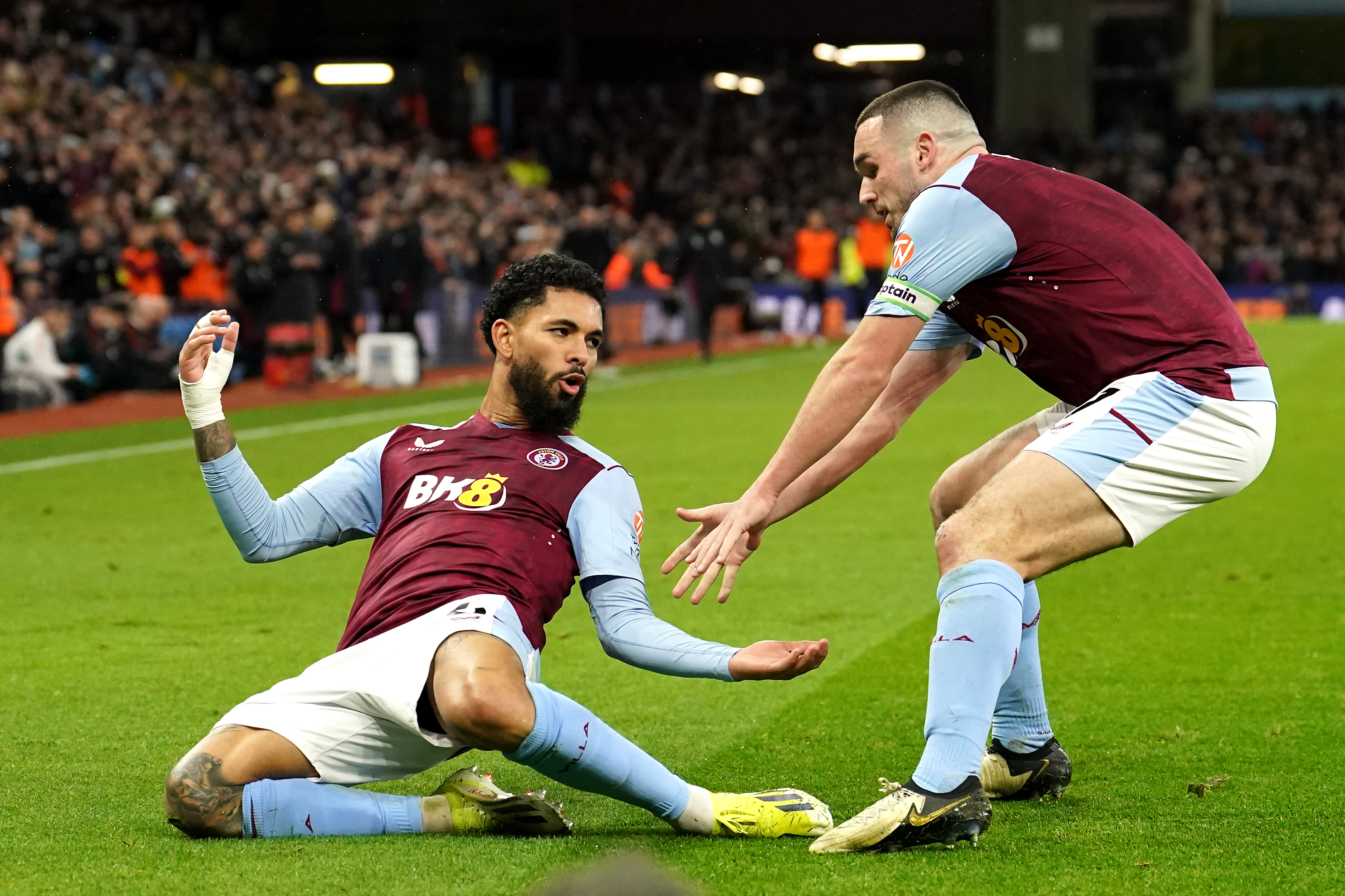 Man Utd close gap to fifth as Scott McTominay heads late winner at Aston Villa
