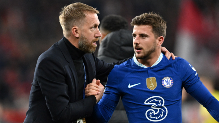 Chelsea's head coach Graham Potter reacts with Mason Mount