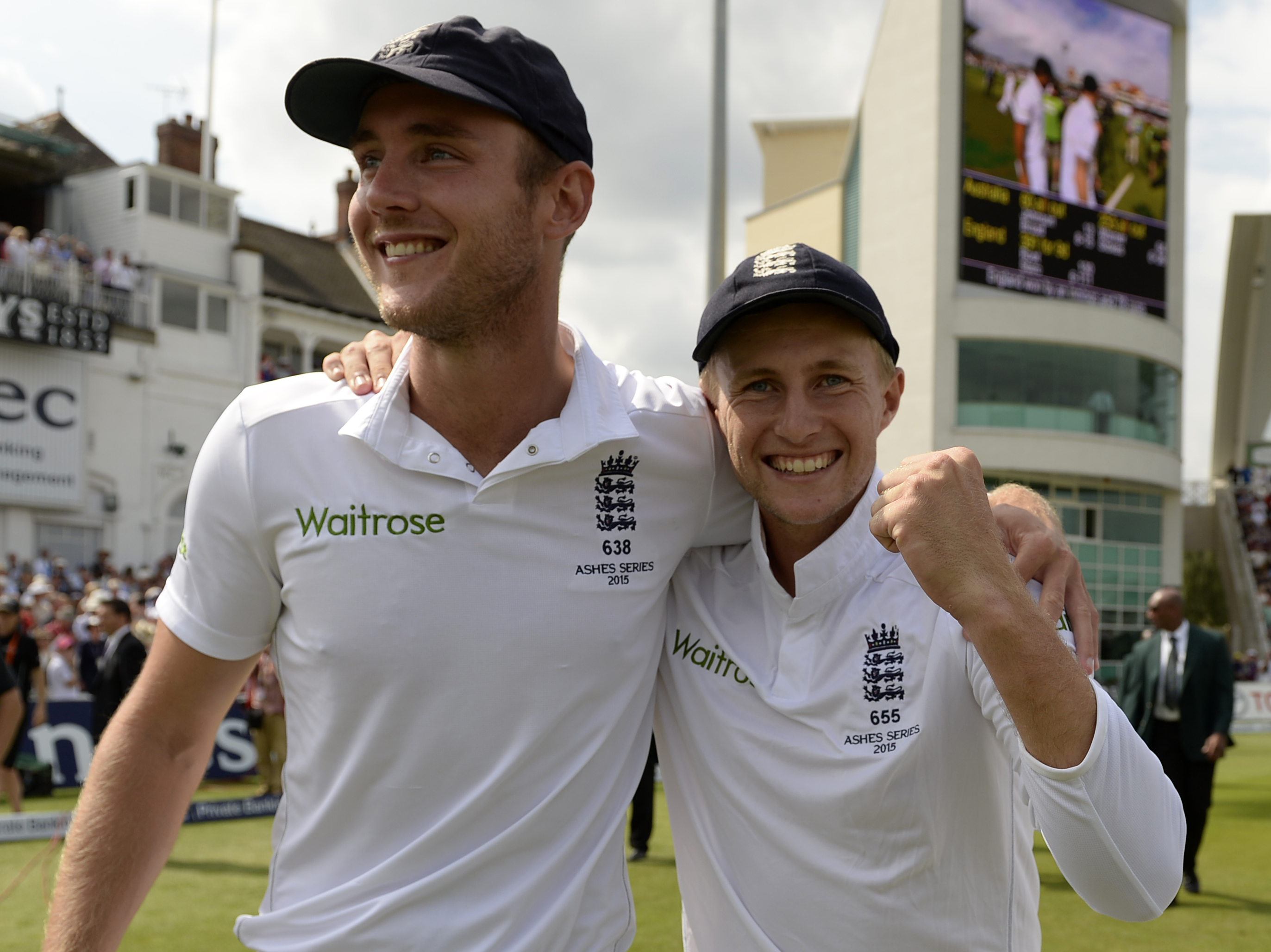 Broad and Joe Root celebrate after winning the 2015 Ashes following the fourth Test at Trent Bridge