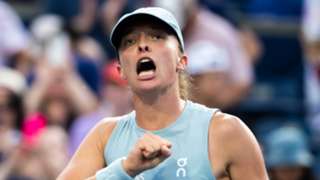 Swiatek swats aside Rybakina in Canada Open showdown