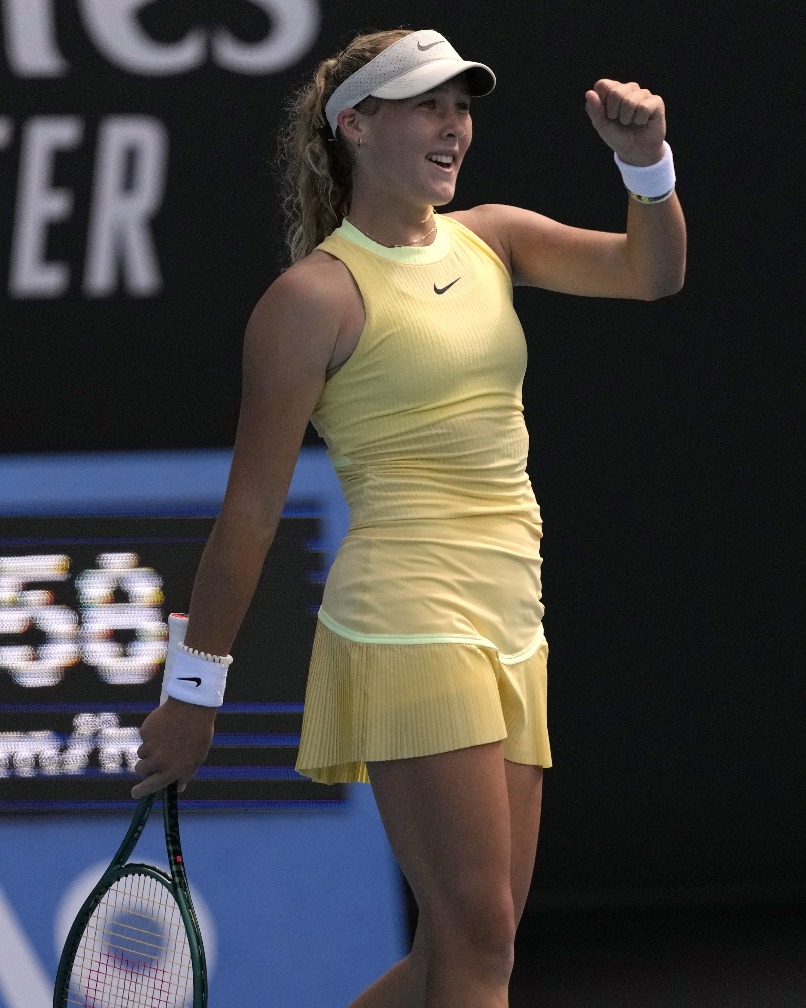 Mirra Andreeva clenches her fist