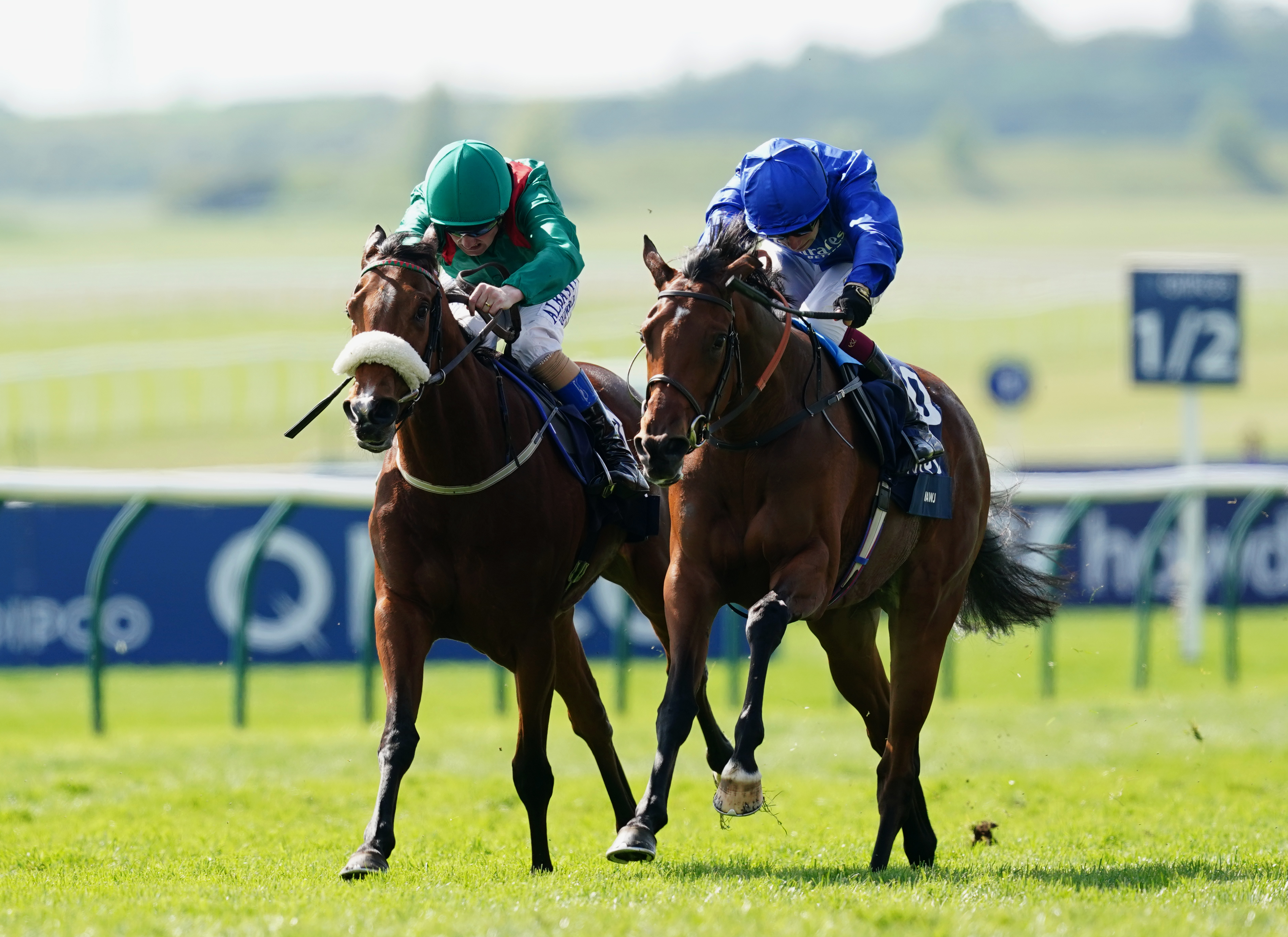 Mawj (right) got the better of Tahiyra at Newmarket