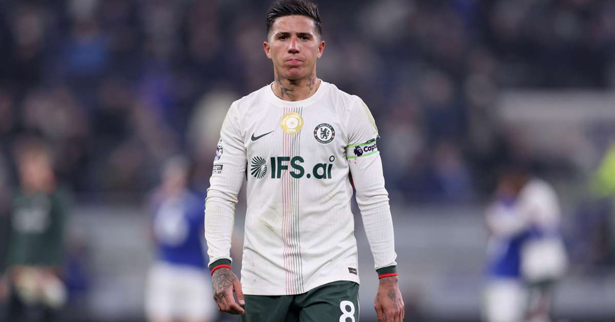 Enzo Fernandez in Chelsea action