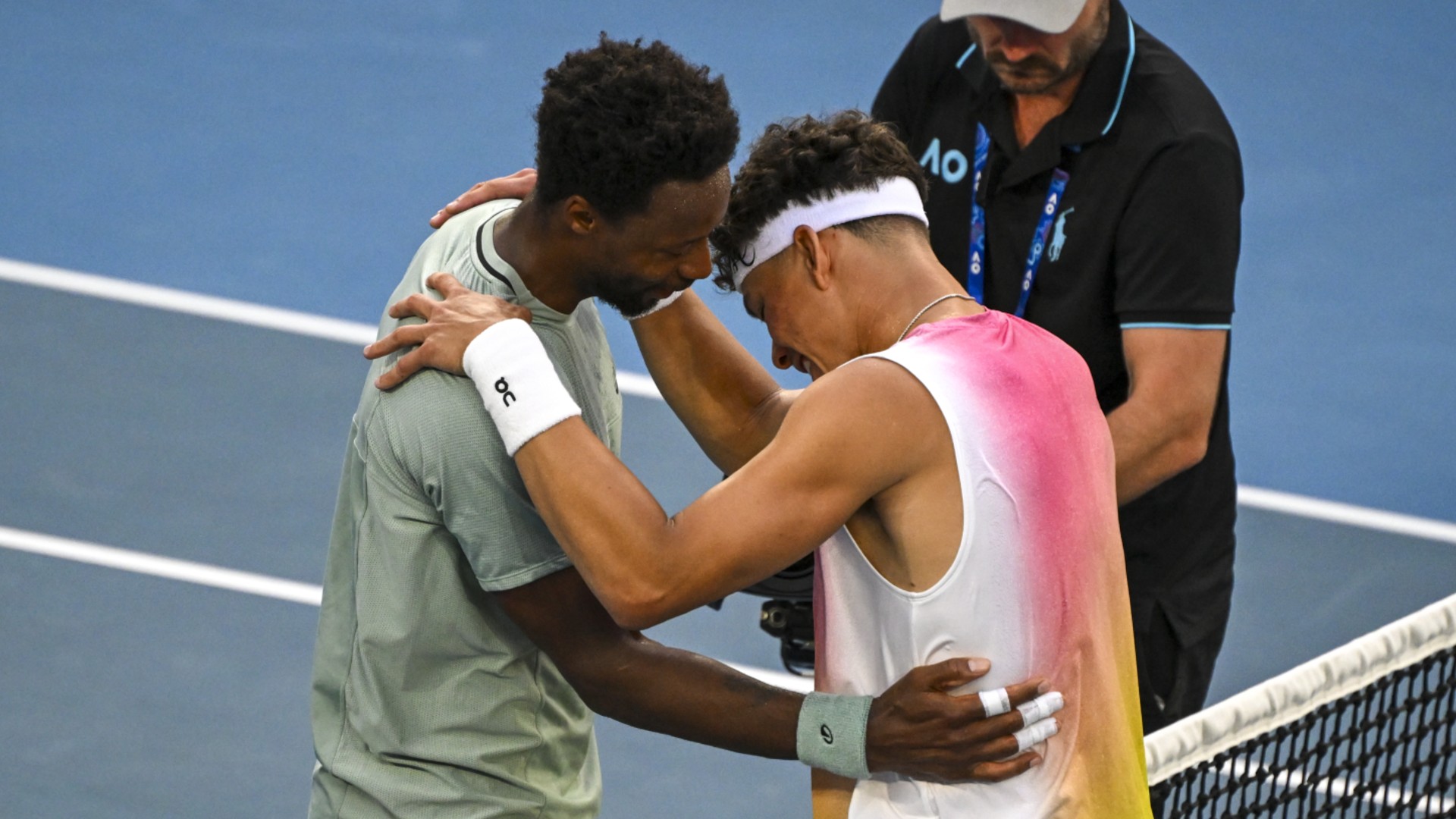 Australian Open: Shelton full of adulation for 'legend' Monfils