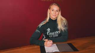 Blackstenius signs new contract with Arsenal