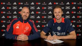 Jonny Evans extends Man Utd stay with one-year extension