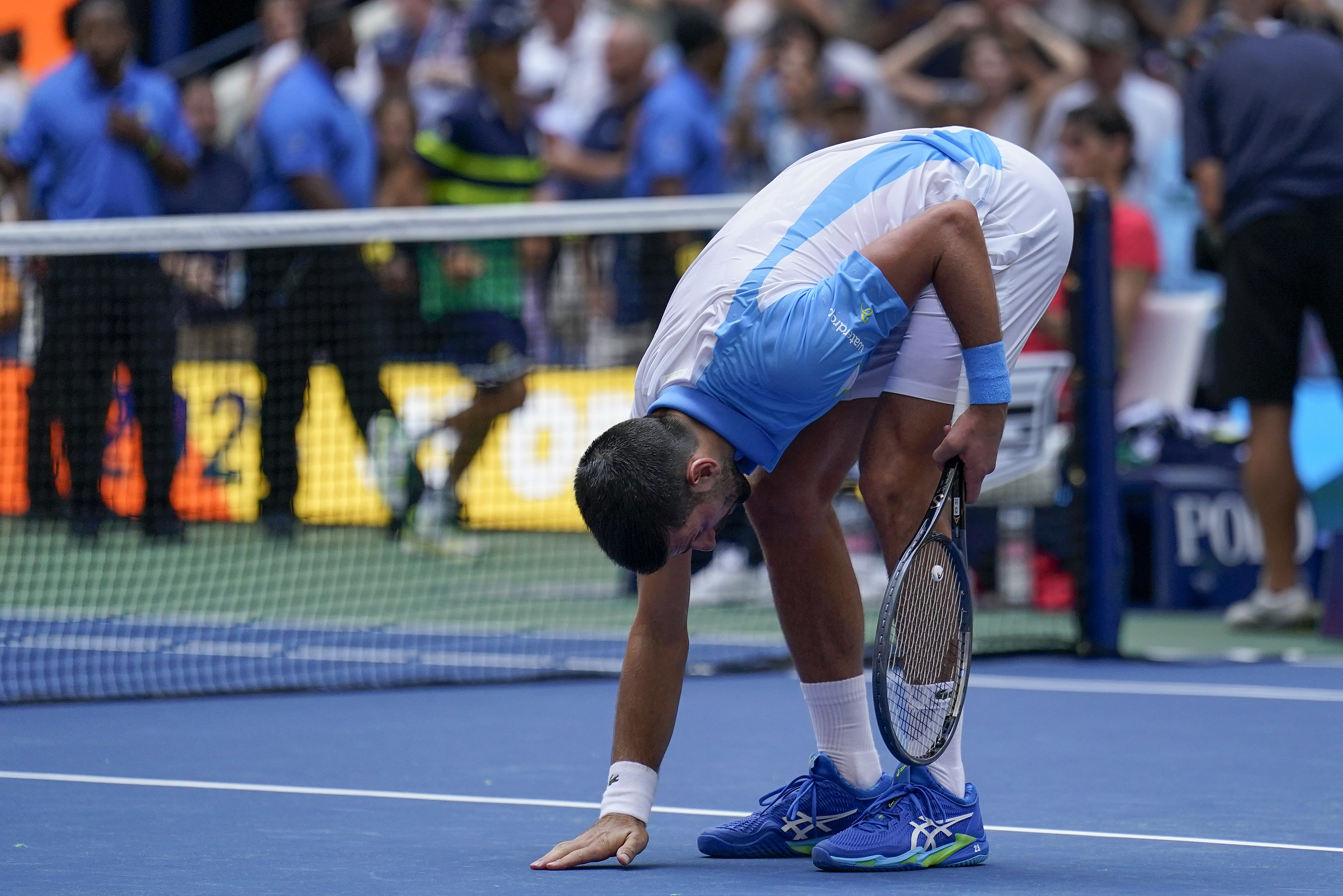 Novak Djokovic thrives in New York heat to beat Taylor Fritz in straight sets