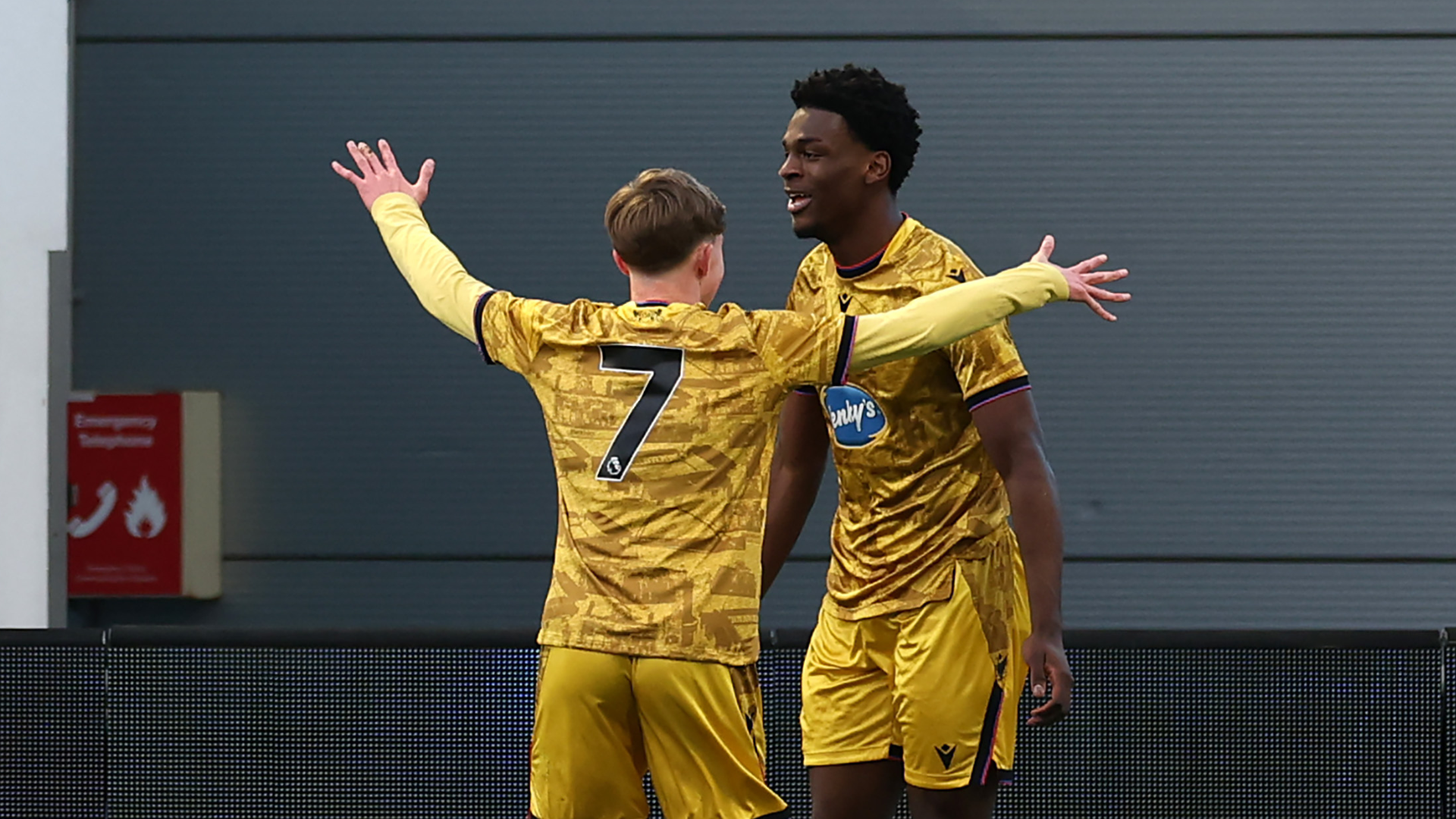 Brighton verpflichtet Blackburn-Talent Valentin Joseph