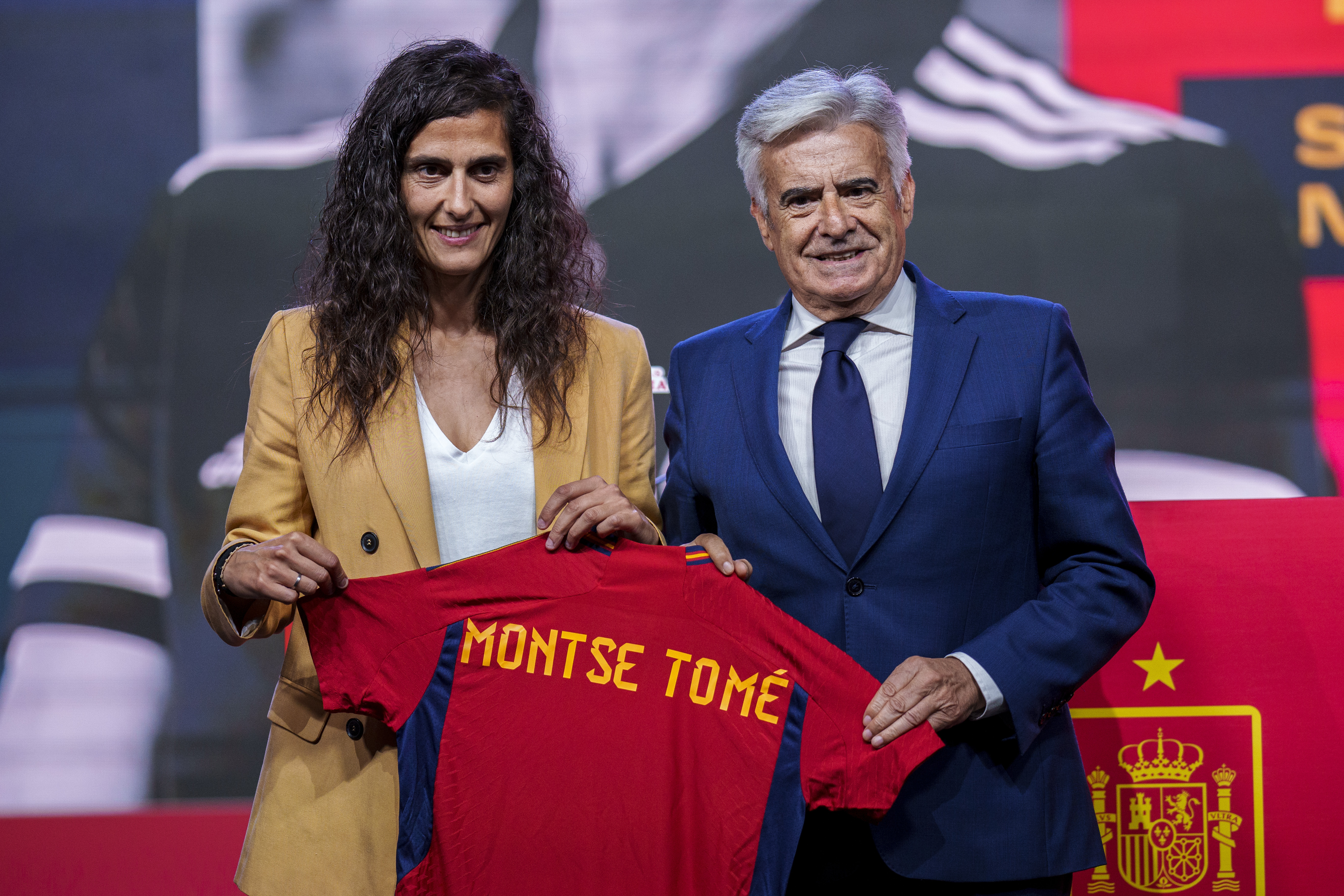 President of the RFEF management commission Pedro Rocha (right) with national team head coach Montse Tome
