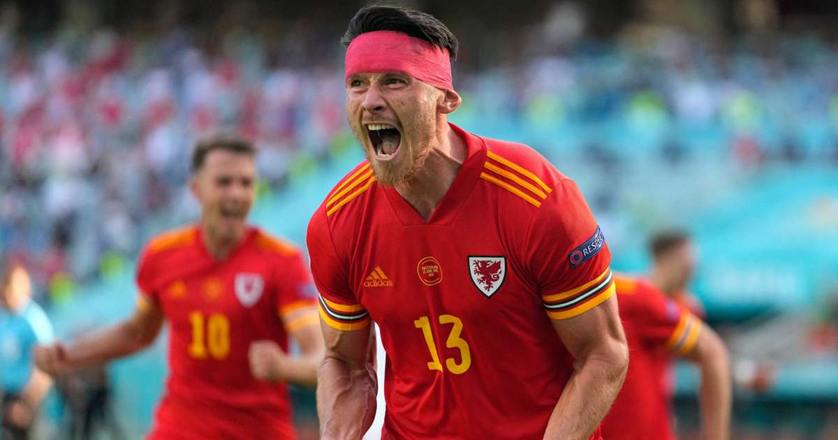 Wales 1-1 Switzerland: Moore earns Dragons a point in Baku