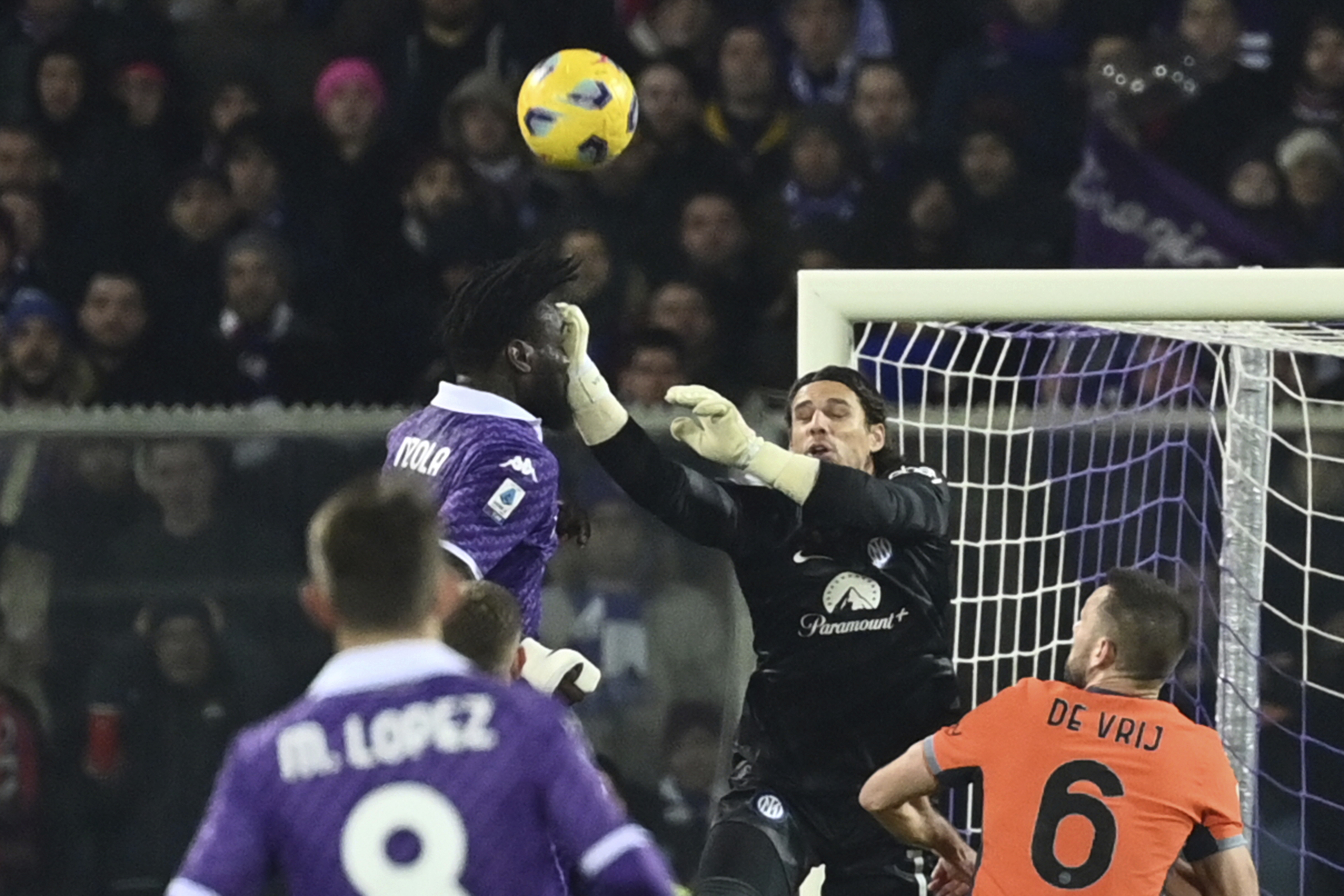 Yann Sommer was penalised for a foul on Fiorentina’s M’Bala Nzola