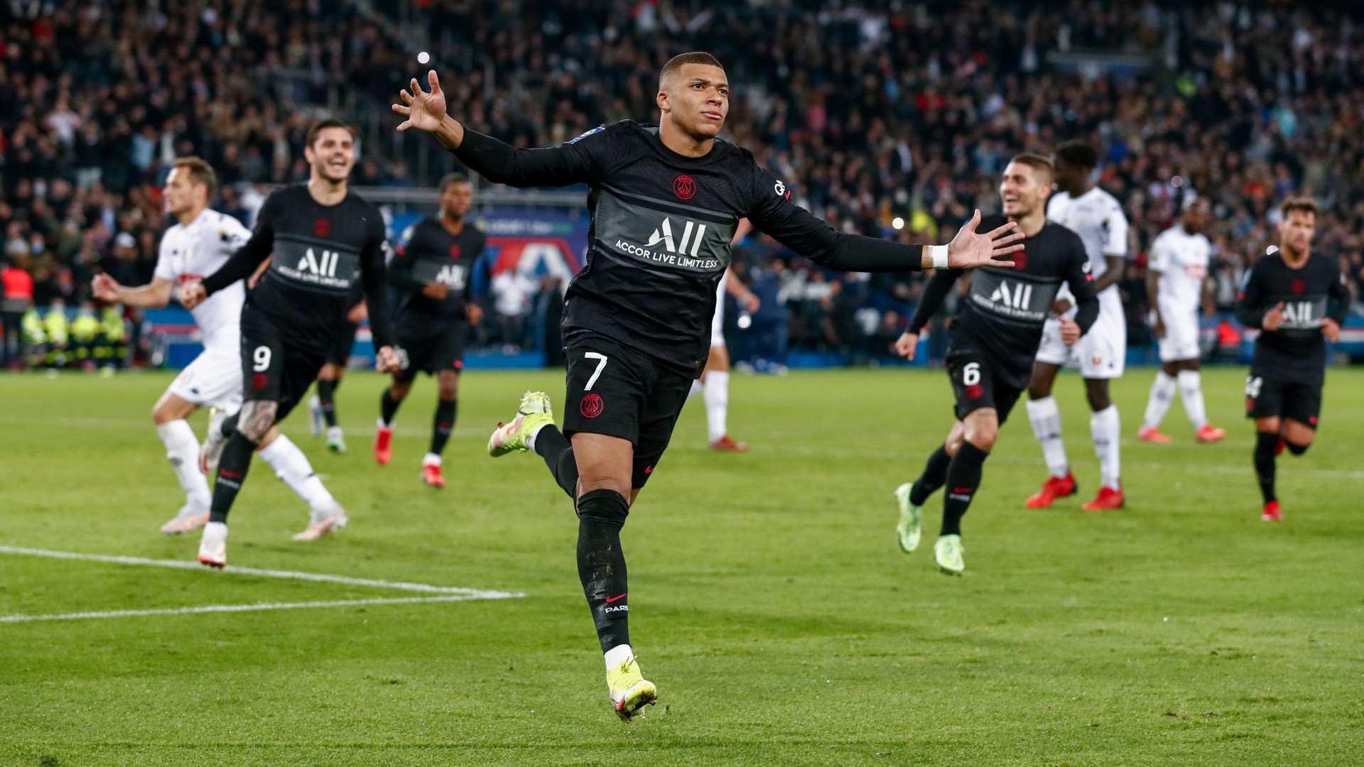 Kylian Mbappe celebrates his winner for PSG against Angers