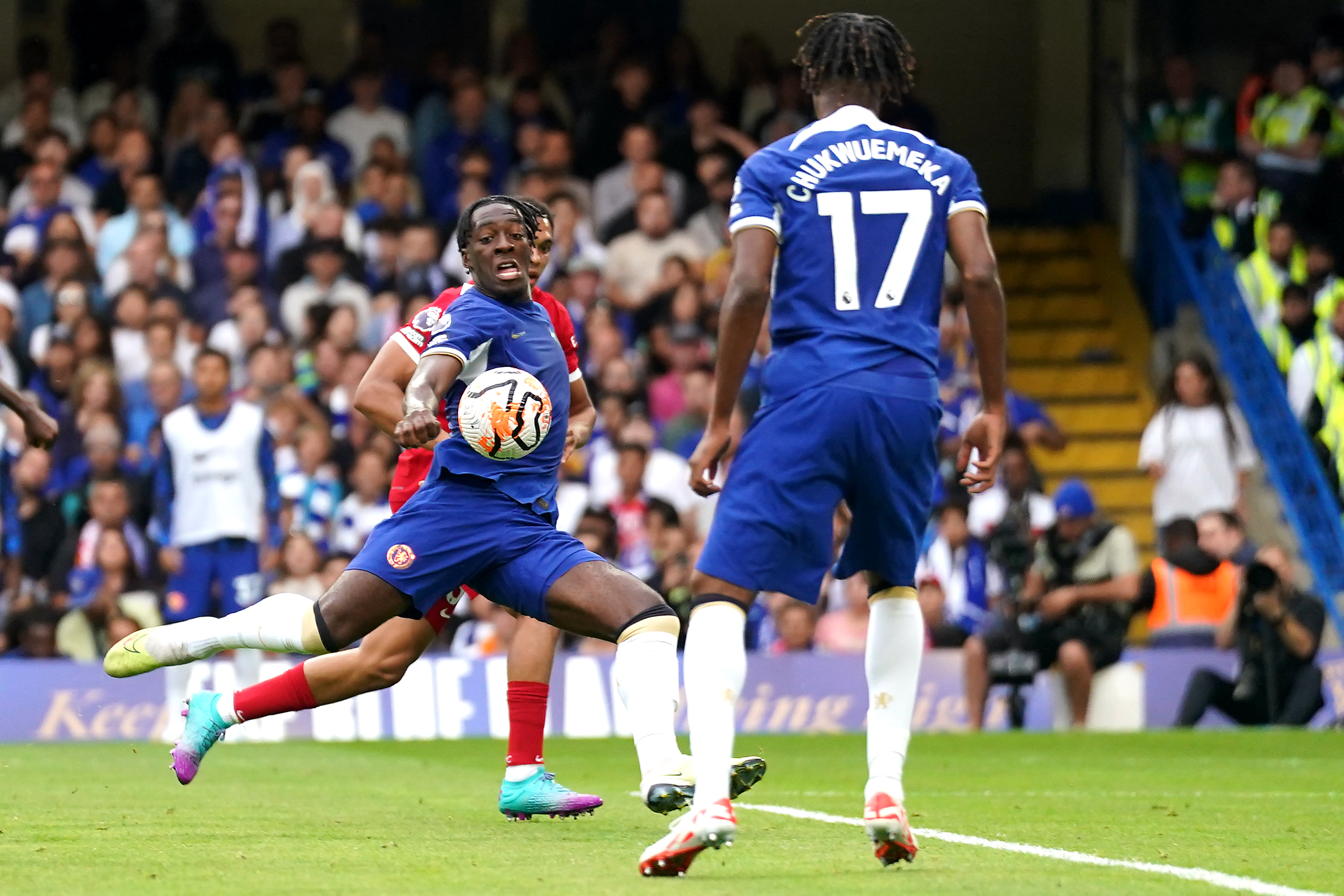Chelsea and Liverpool share spoils in frantic opener