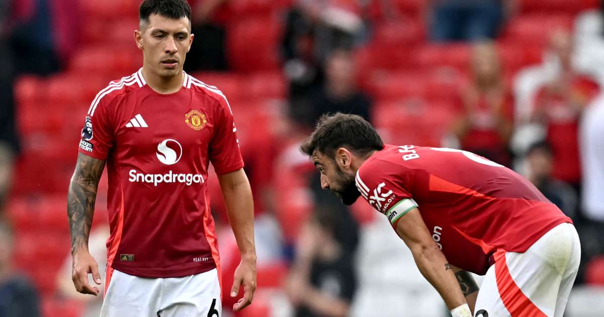 Wayne Rooney says Manchester United players are acting like babies after Martinez and Fernandes outbursts
