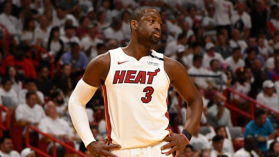 Dwyane Wade breaks Michael Jordan's record for most career blocks by a ...